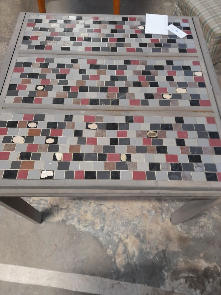 TABLE A RALLONGE AVEC PLATEAU EN MOSAIQUE 450 Charlieu (42)