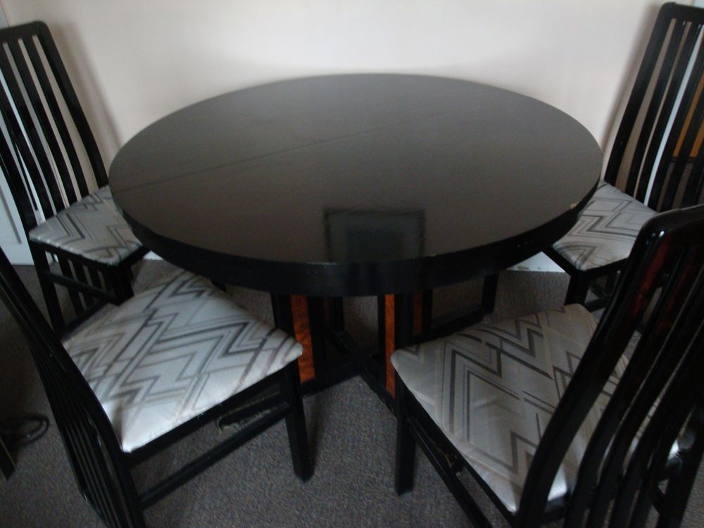 Table rallonge incorpor�e avec chaises de salle � manger 
0 Pisy (89)
