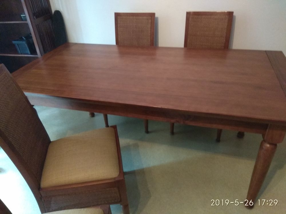 Table � rallonges en bois style exotique , + 4 chaises 400 Montolivet (77)