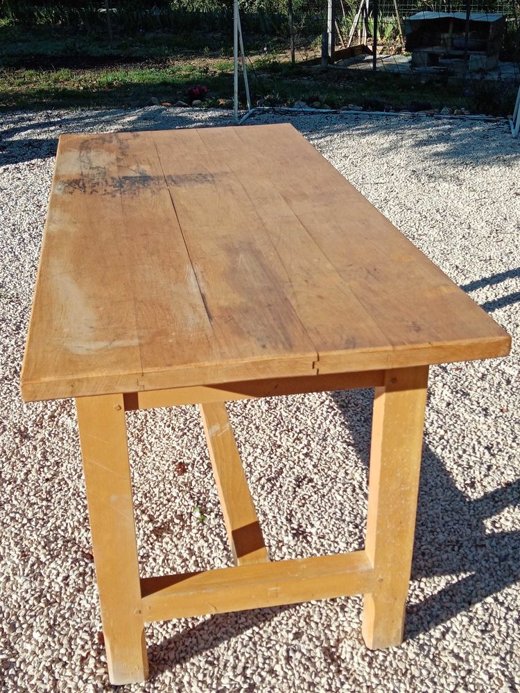 table rectangulaire en bois massif 160 Draguignan (83)