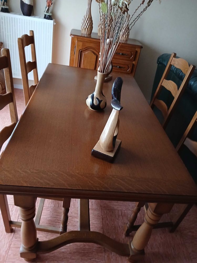 table rectangulaire et ses chaises 130 Huisseau-sur-Cosson (41)