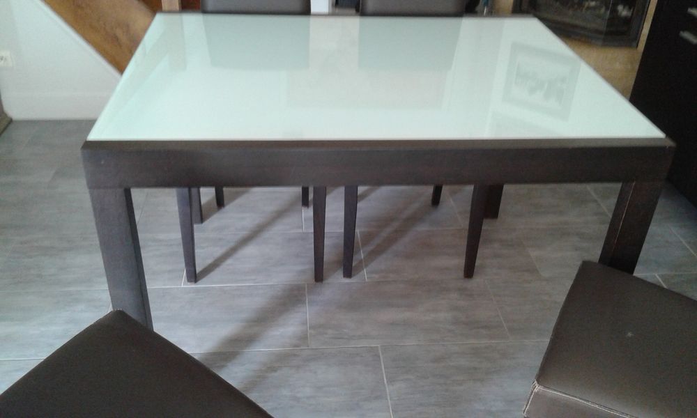 Table rectangulaire dessus verre. Ch�ne Weng�. 130 Neuilly-Plaisance (93)
