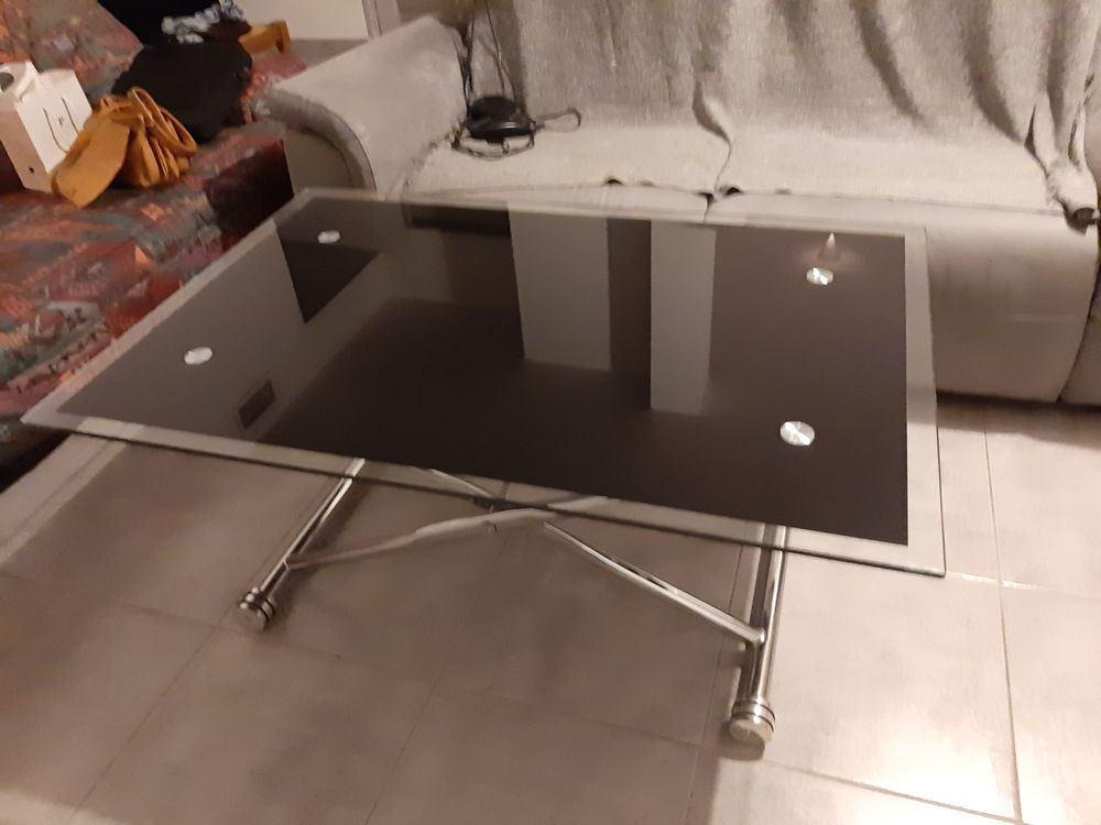 Table relevable en verre. A saisir 100 Labastide-Saint-Pierre (82)