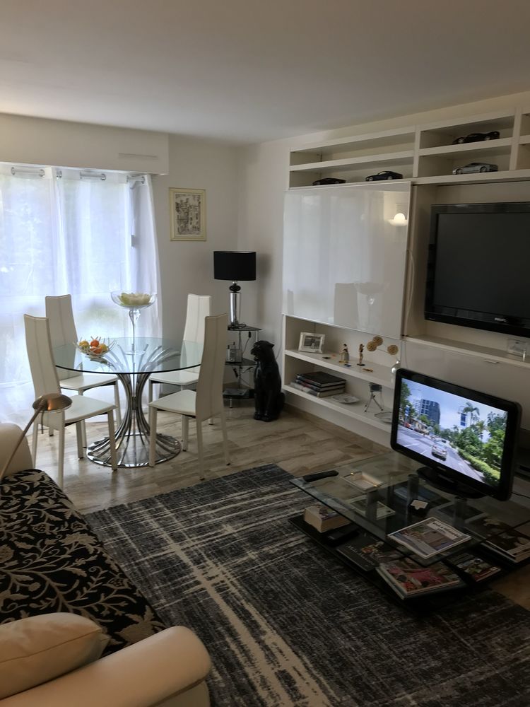 Table repas Haut Design Italia signe num�rot� Bellafonte 4700 Saint-Rapha�l (83)