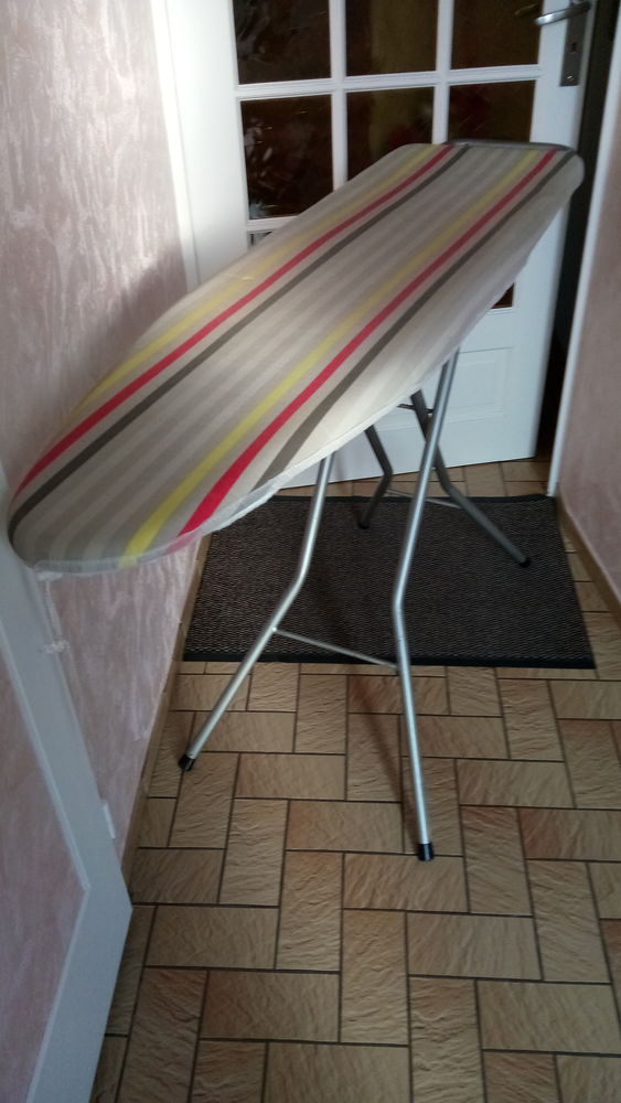 table a repasser 10 Saint-Loup-sur-Semouse (70)