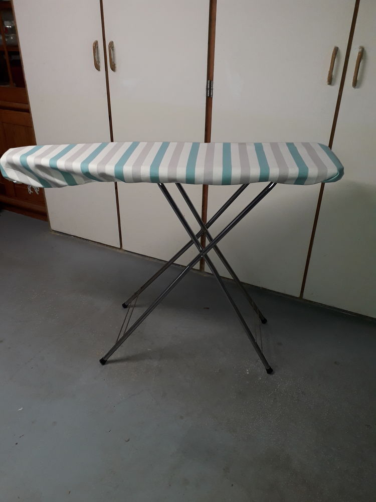 Table � repasser 10 Rueil-Malmaison (92)