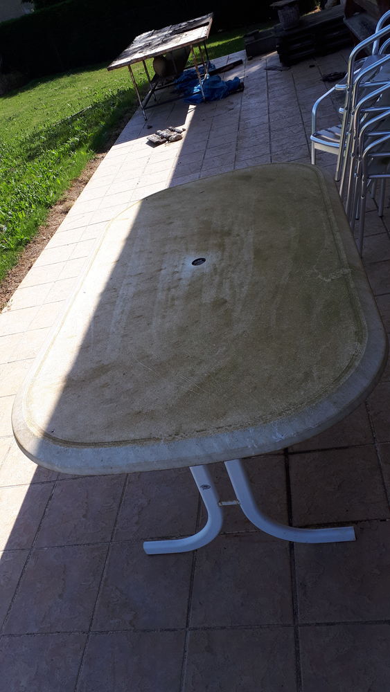 Table en r�sine +  6 chaises alu 215 Donnemain-Saint-Mam�s (28)