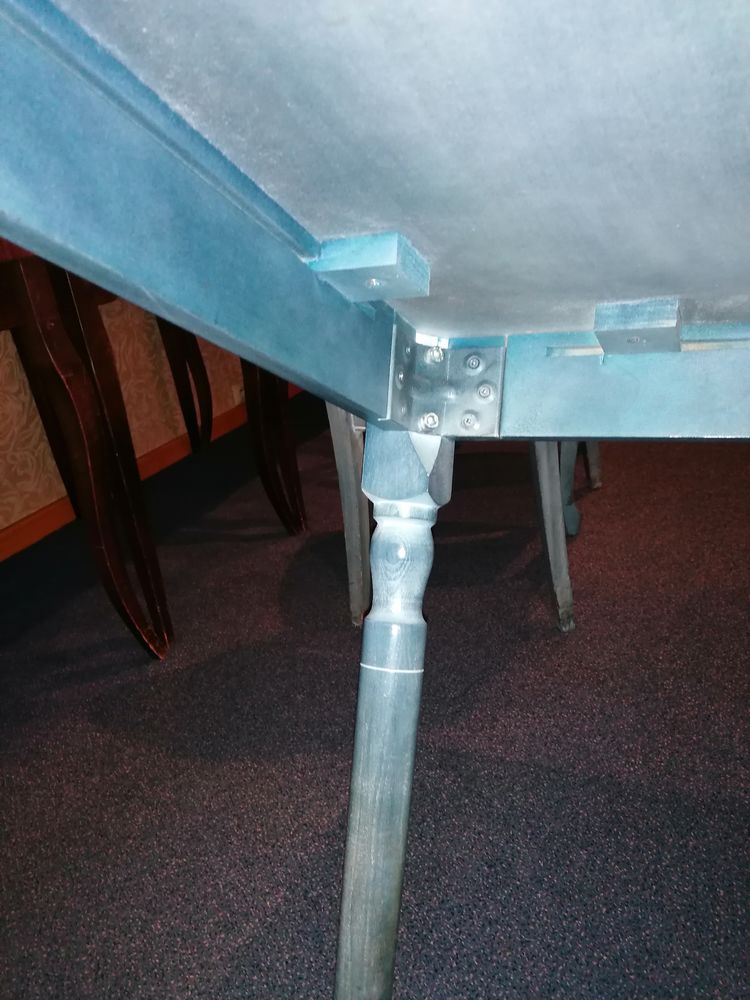 Table de restaurant carr� 
0 Ouistreham (14)