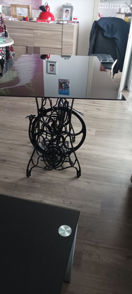 Table n�o r�tro, machine � coudre, plateau verre 65 Dunkerque (59)