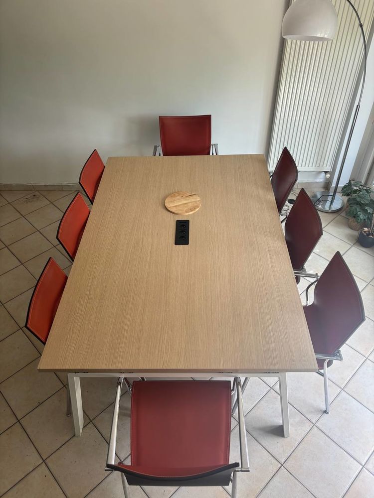 Table de r�union + 8 chaises en cuir rouge 250 Cergy (95)