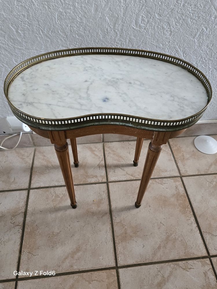 Table Rognon de style Louis XVI en ajacou massif. 70 Boissy-sous-Saint-Yon (91)