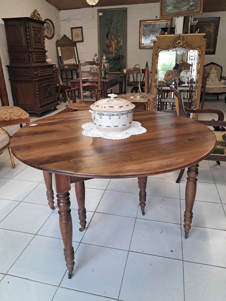 Table ronde ancienne Louis Philippe, 6 pieds 220 Ch�teau-l'�v�que (24)