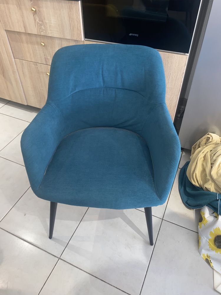 Table ronde avec deux rallonges et 4 chaises en parfait �tat 450 Antibes (06)