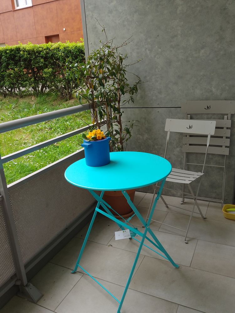 Table ronde de balcon turquoise 
20 Antony (92)