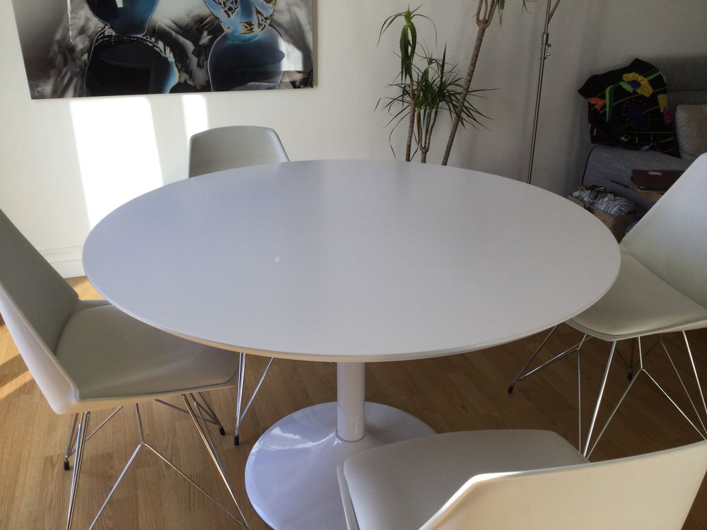 Table ronde blanc laqu�e diam�tre 120 , quasi neuve 180 M�rignac (33)