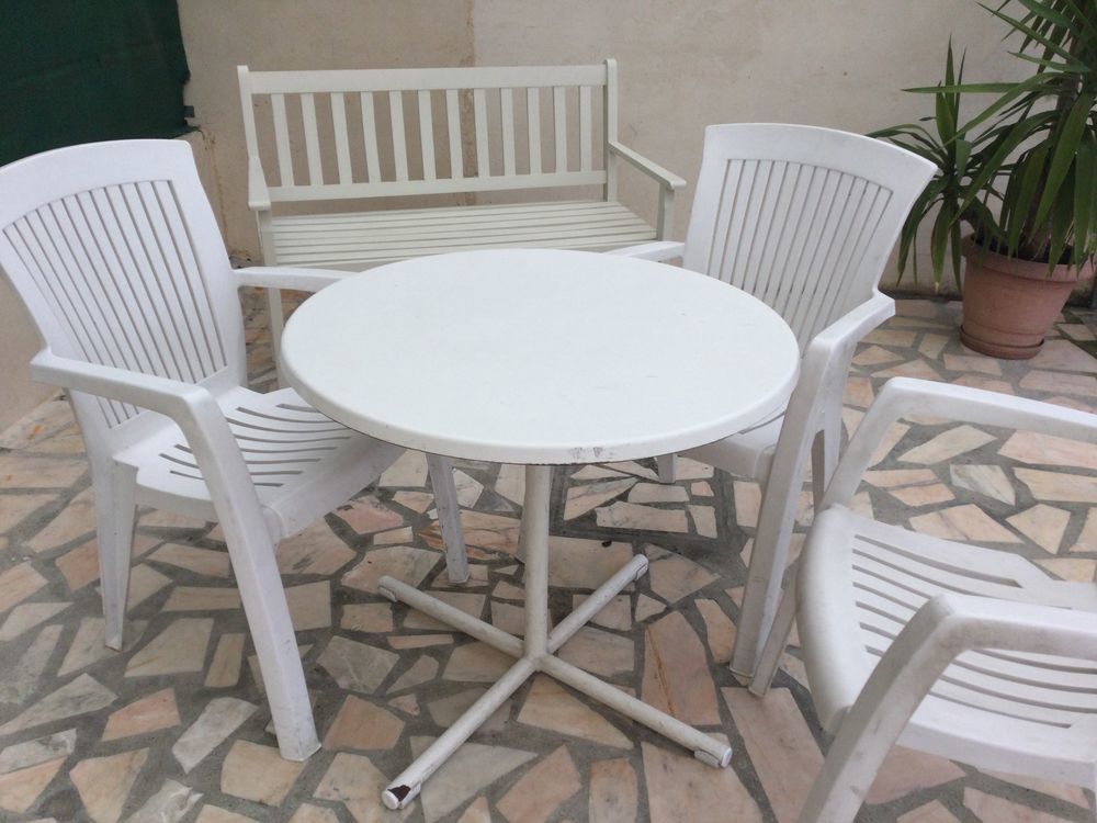 Table ronde blanche / chaises 30 Écouen (95)