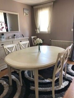 Table ronde en bois blanc,+ 4 chaises style moderne 200 Conflans-Sainte-Honorine (78)