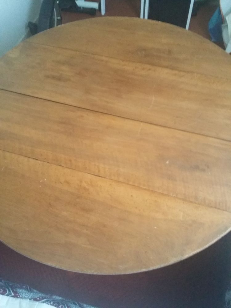 table ronde en bois salle à manger et 7 chaises en bois  150 Châteaudun (28)