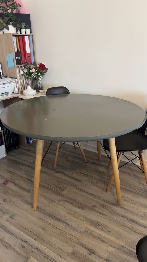 Table ronde en bois, 4 personnes , valeur 299� 120 Argenteuil (95)