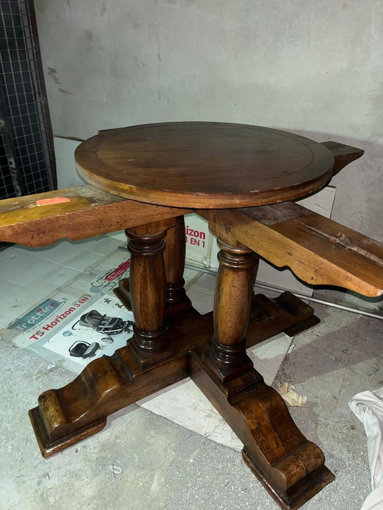 Table  ronde bois marron+ chaises 700 Saint-Laurent-du-Var (06)