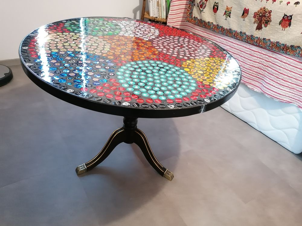 Table ronde en capcules de bierre sur pieds 350 Saint-Paul-en-Born (40)