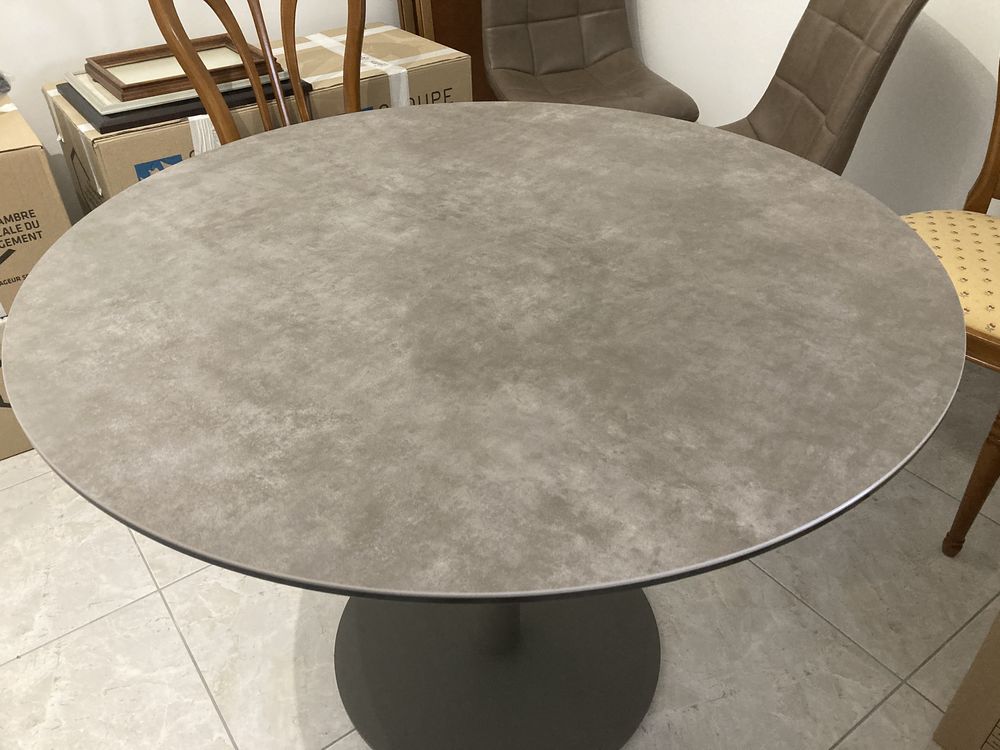 TABLE RONDE EN CERAMIQUE 350 Sanary-sur-Mer (83)