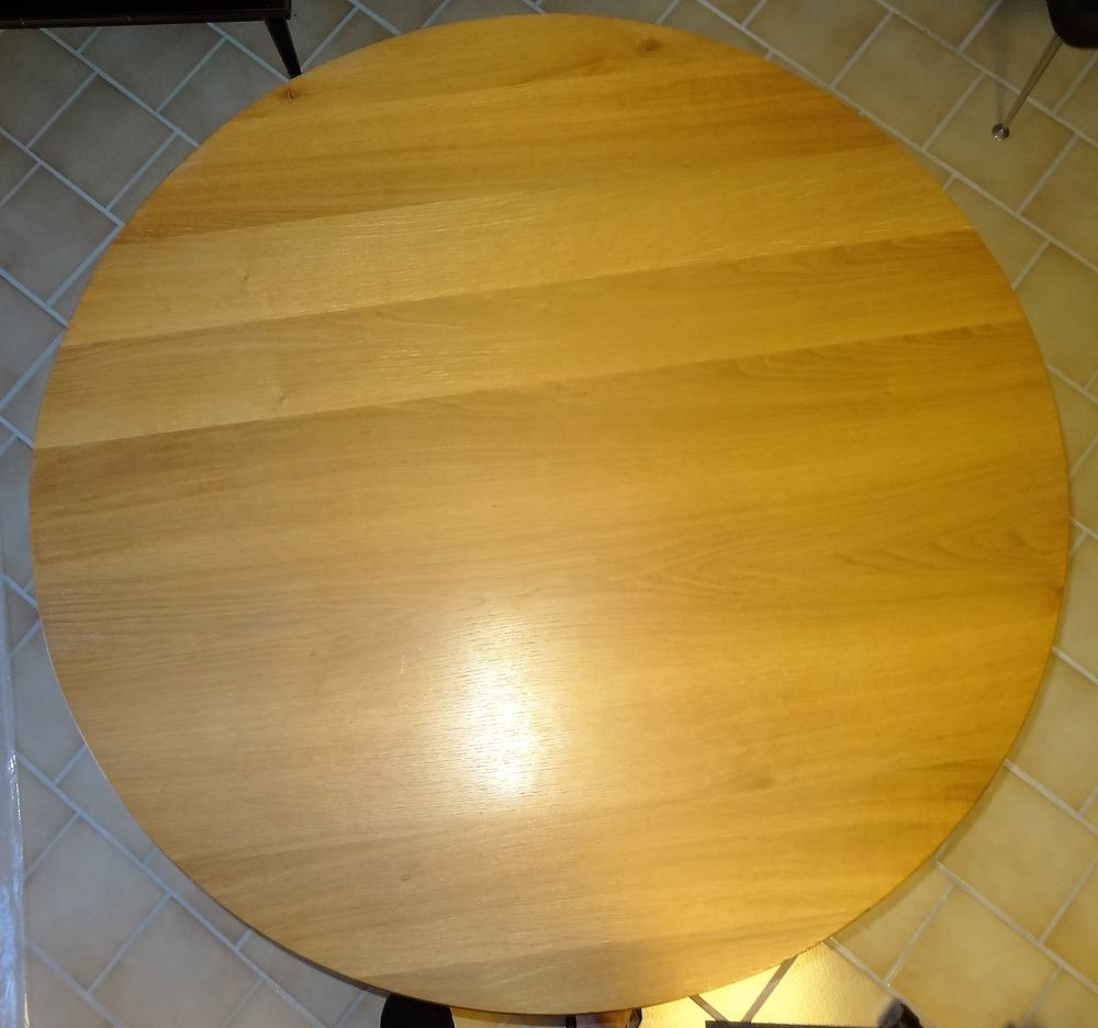 Table ronde et 4 chaises en ch�ne massif 400 Messigny-et-Vantoux (21)