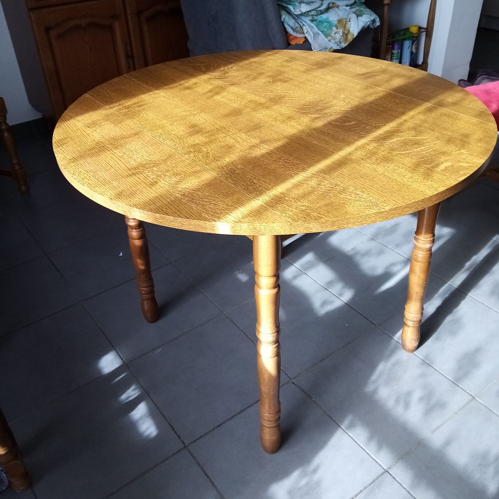 Table ronde + chaises 1 Carentan (50)