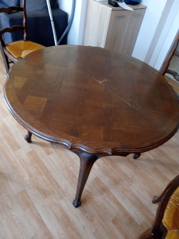Table en bois extensible avec 6 chaises assorties (D'occasion) à