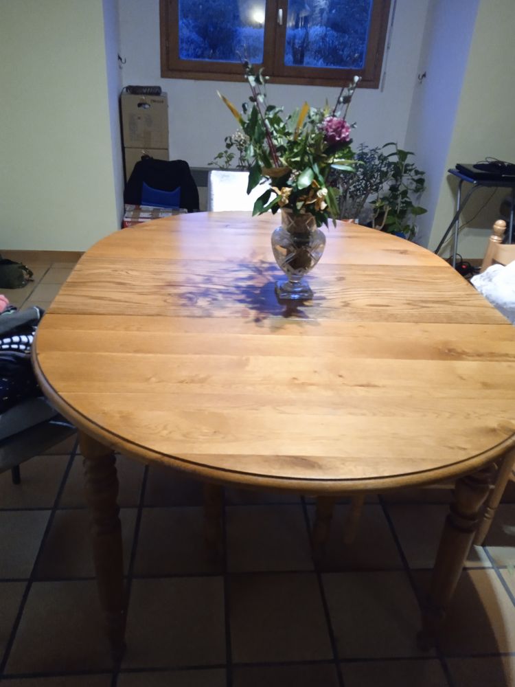 table ronde en chene massif , couleur chene clair,1m D 0,73H 170 Pleyben (29)