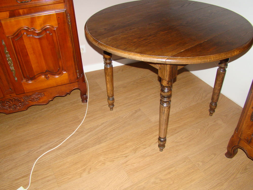 TABLE RONDE DE COULEUR CH�NE FONCE 50 Clisson (44)