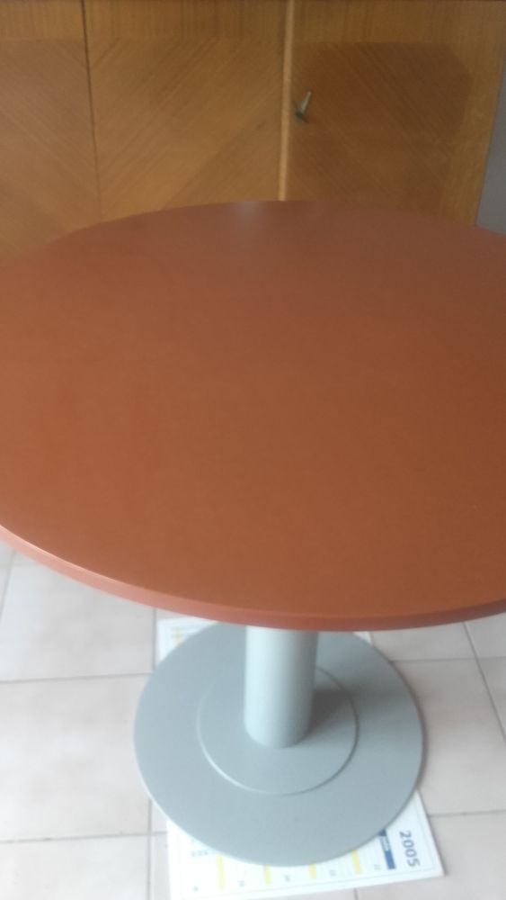 TABLE RONDE  DIAMETRE  90 CM HT 70CM 50 Le Creusot (71)