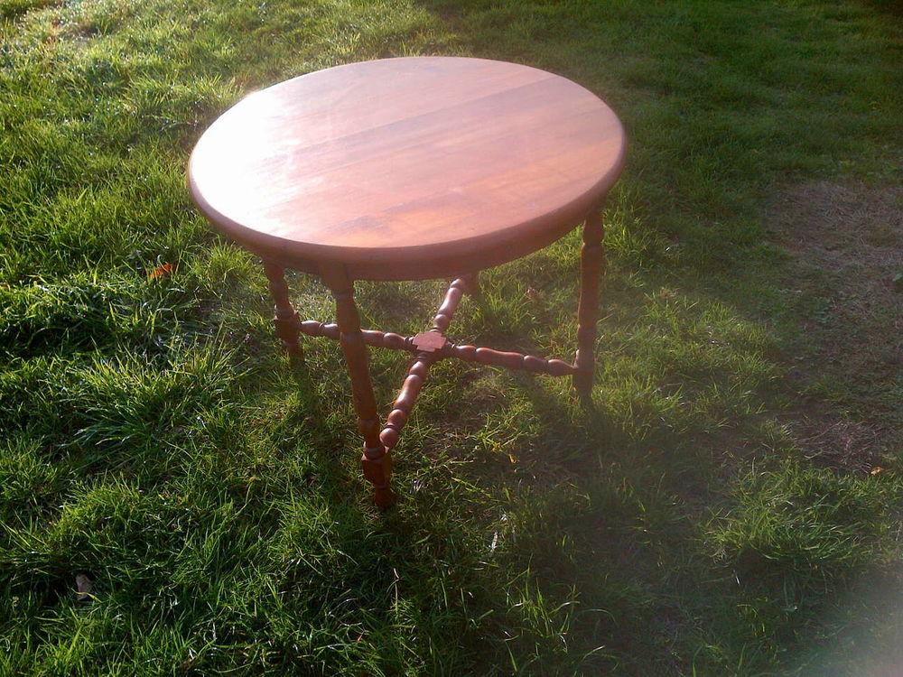 TABLE RONDE DIAMETRE 70 CMS 30 Adainville (78)