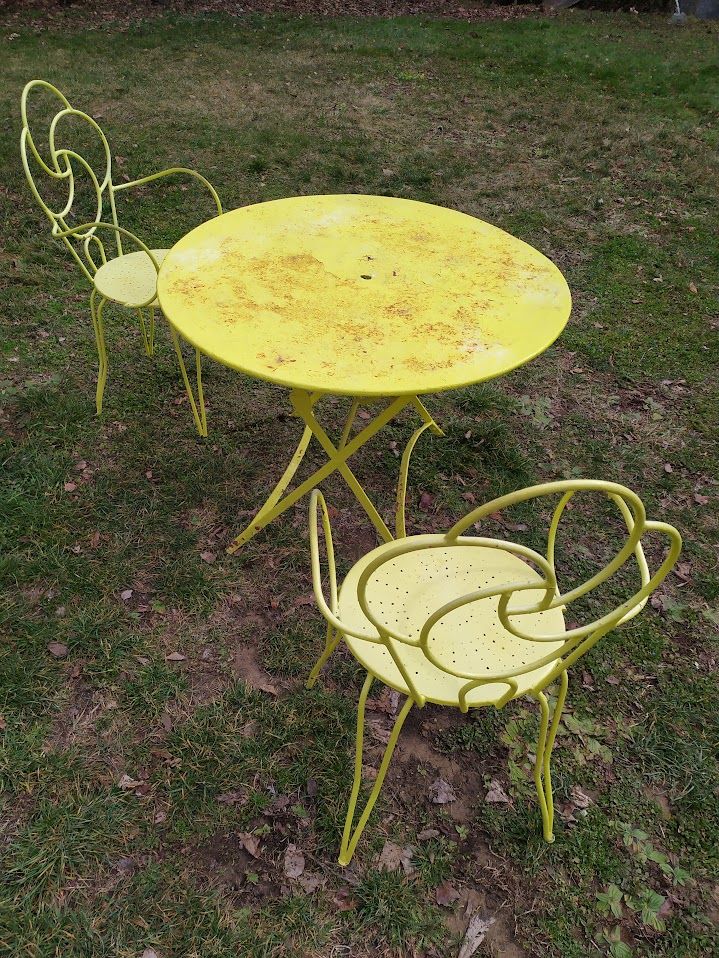 Table ronde de jardin et 2 fauteuils 35 Roumoules (04)