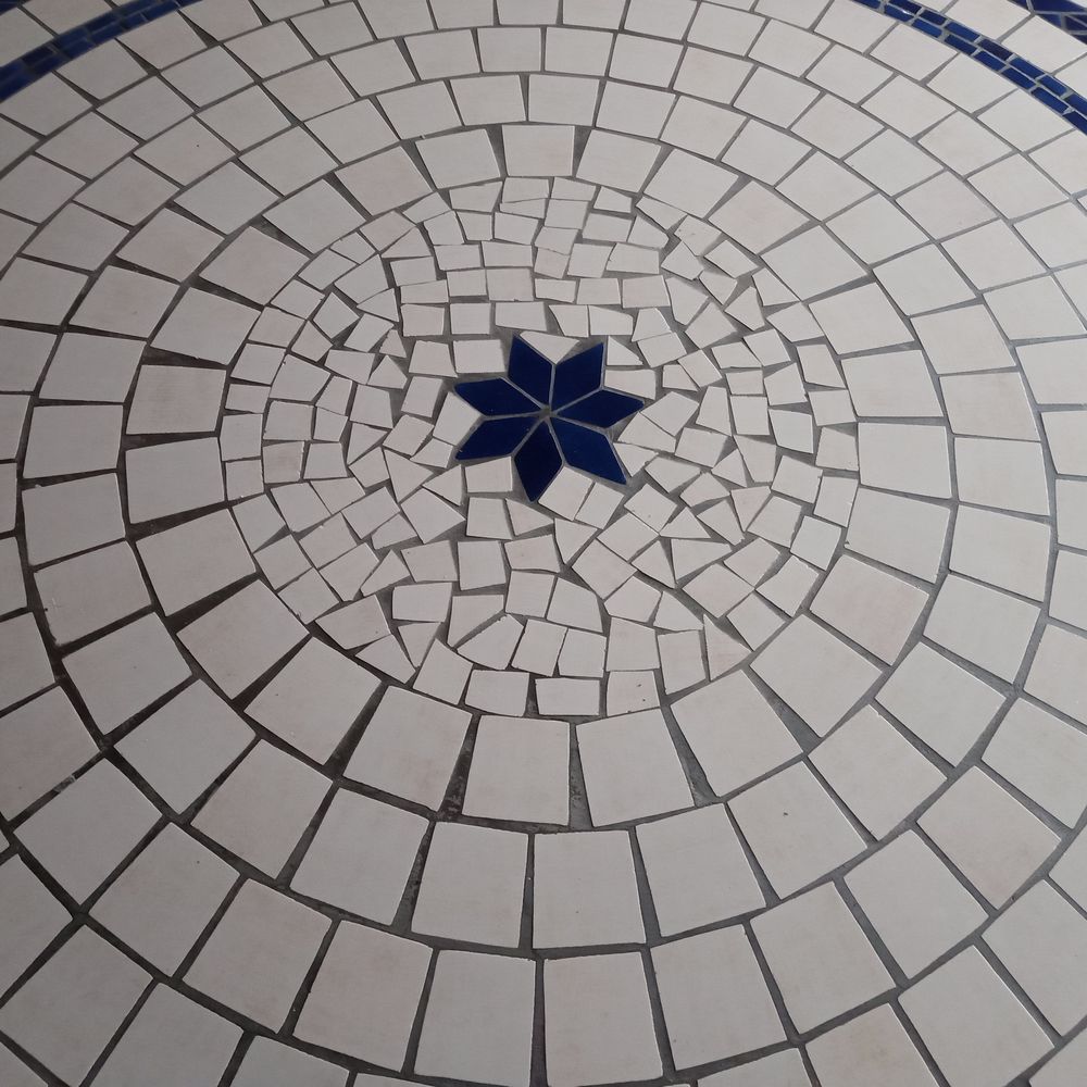 Table ronde mosa�que 130 cms 500 Bagneux (51)