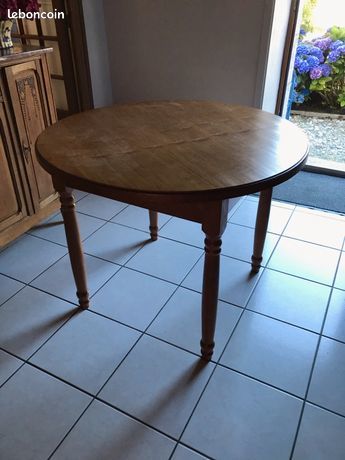 Table ronde neuve en bois. Diam�tre 1 m�tre - sans rallonge 0 B�nodet (29)