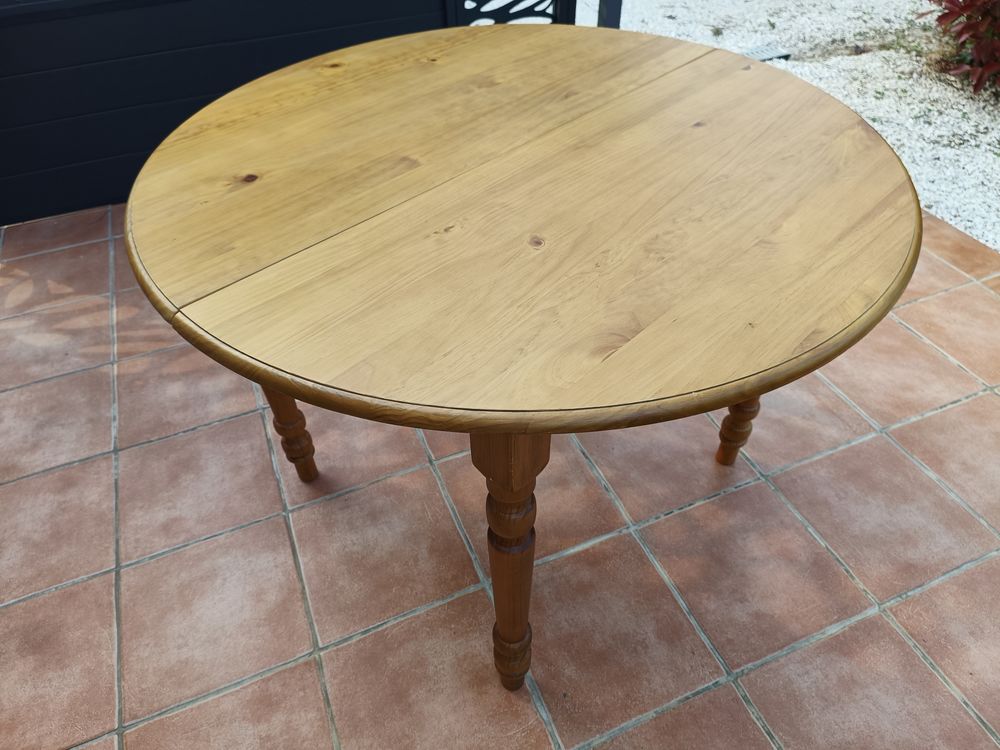 Table ronde neuve (4/6 personnes) + 2 rallonges ( 8/10 pers) 250 Cuers (83)