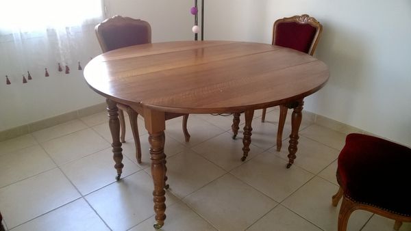 Table ronde en noyer 300 Le V�sinet (78)