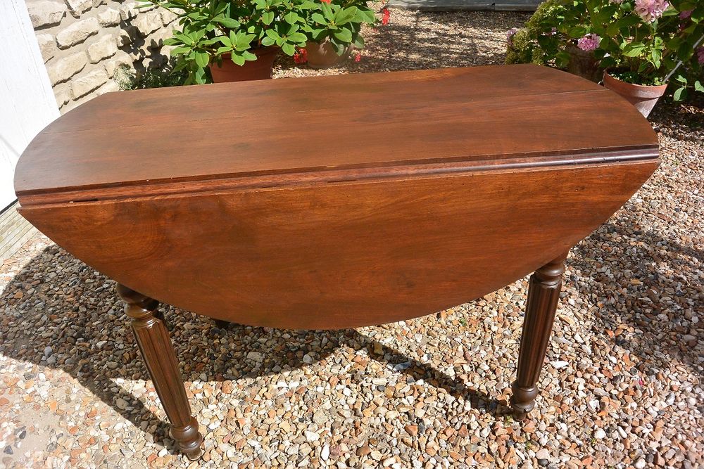 Table ronde en noyer � abattants Epoque Louis-Philippe XIX 500 Gargenville (78)