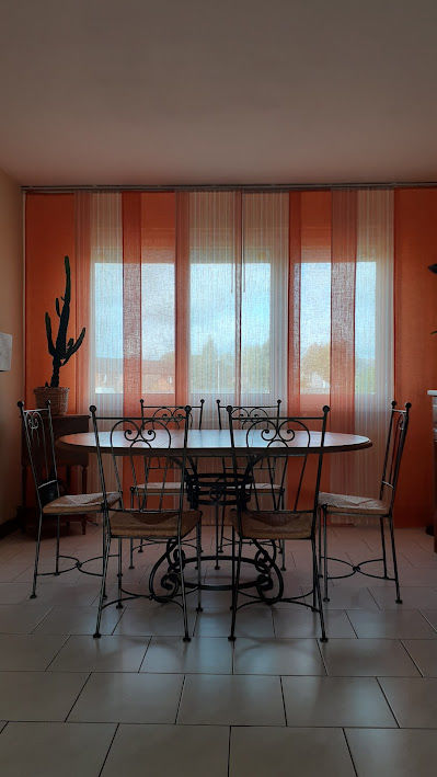 TABLE RONDE OU OVALE (RALLONGE)+6 CHAISES 800 Fourmies (59)