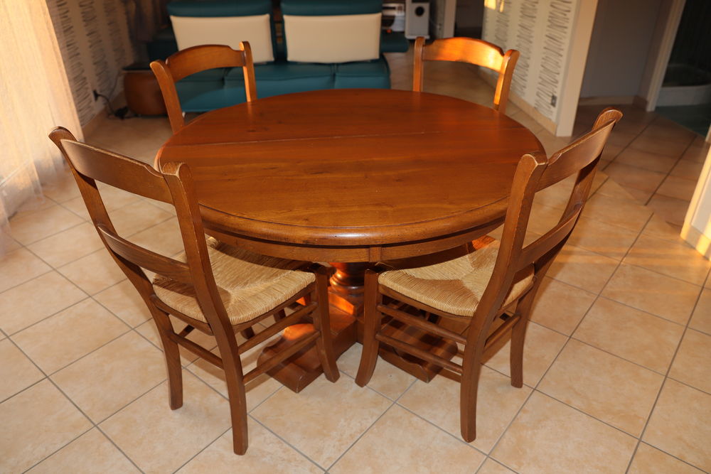 Table ronde pied central en ch�ne + 4 chaises 250 Martainville-�preville (76)