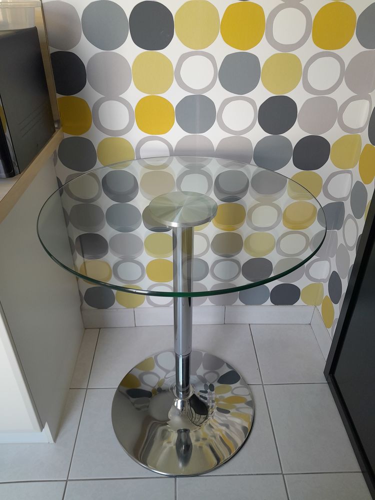 Table ronde plateau verre
50 Le Mans (72)