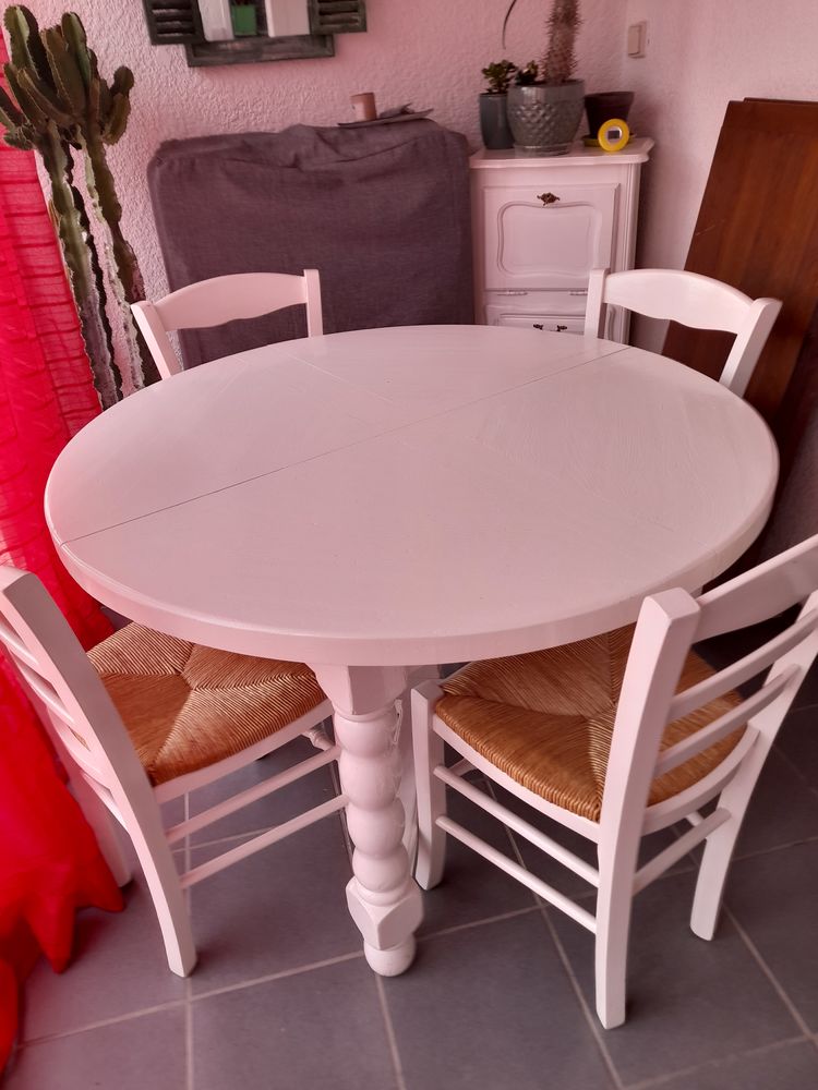 TABLE RONDE SALLE A MANGER 0 Le Ch�teau-d'Ol�ron (17)