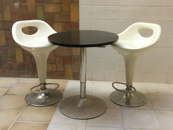 1 table ronde de bar et 1 si�ge r�glable 80 Le Havre (76)