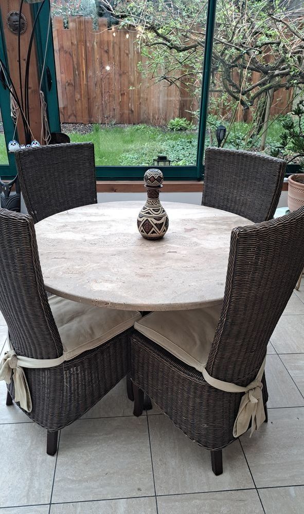 Table ronde travertin naturel + 4 Chaises
690 Marnes-la-Coquette (92)