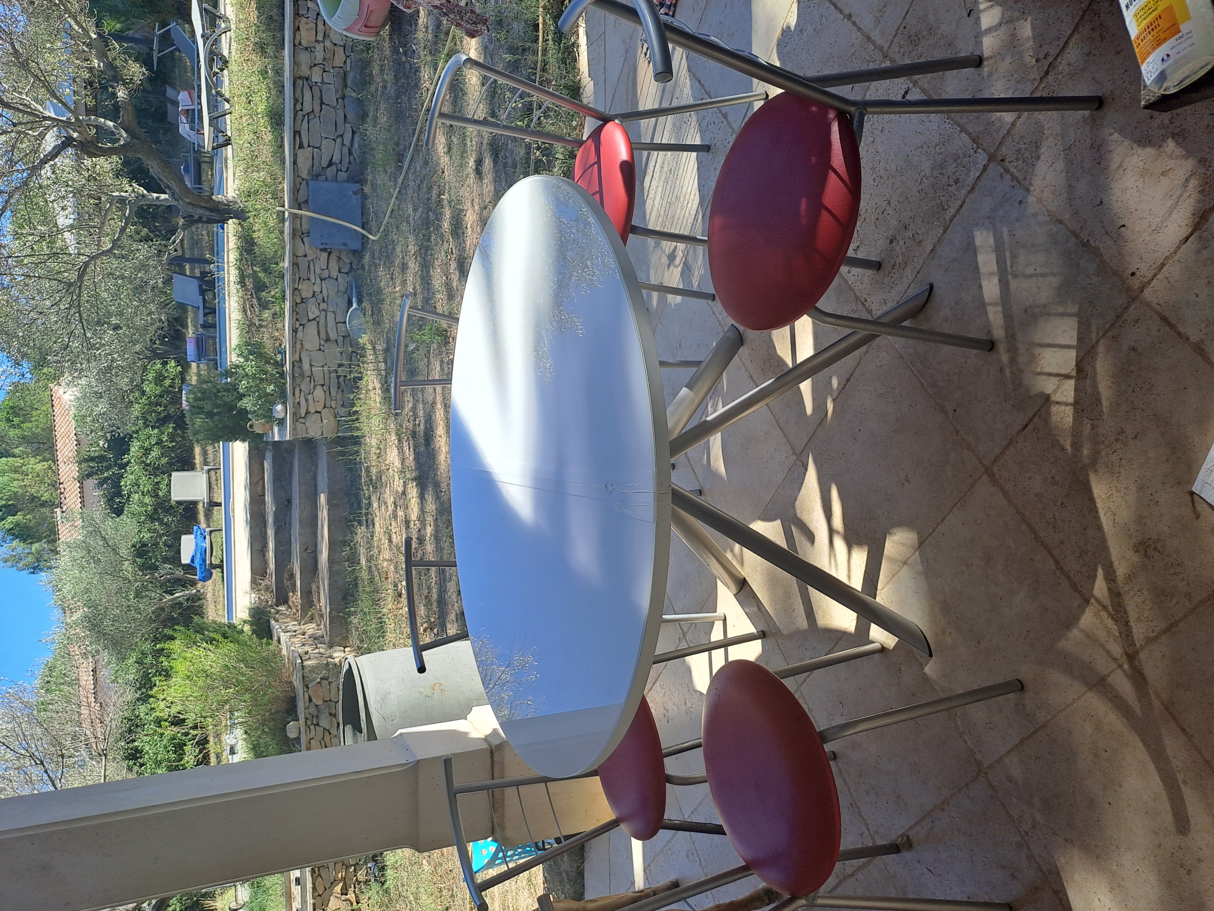 Table ronde en verre de salle � manger et 6 chaises 250 Besse-sur-Issole (83)