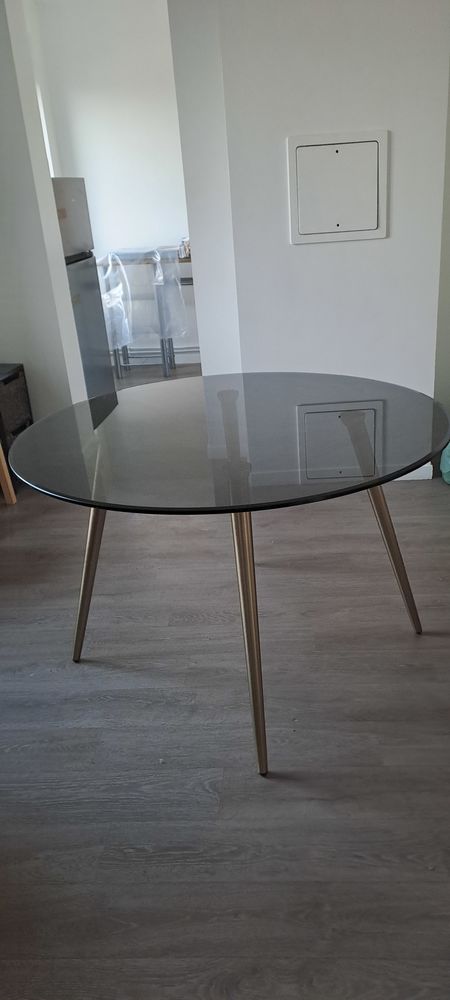 Table ronde en verre fum� 4 personnes 120 Le Perreux-sur-Marne (94)