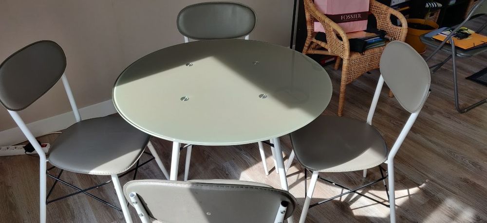 Table ronde en verre avec 4 chaises 60 Briare (45)