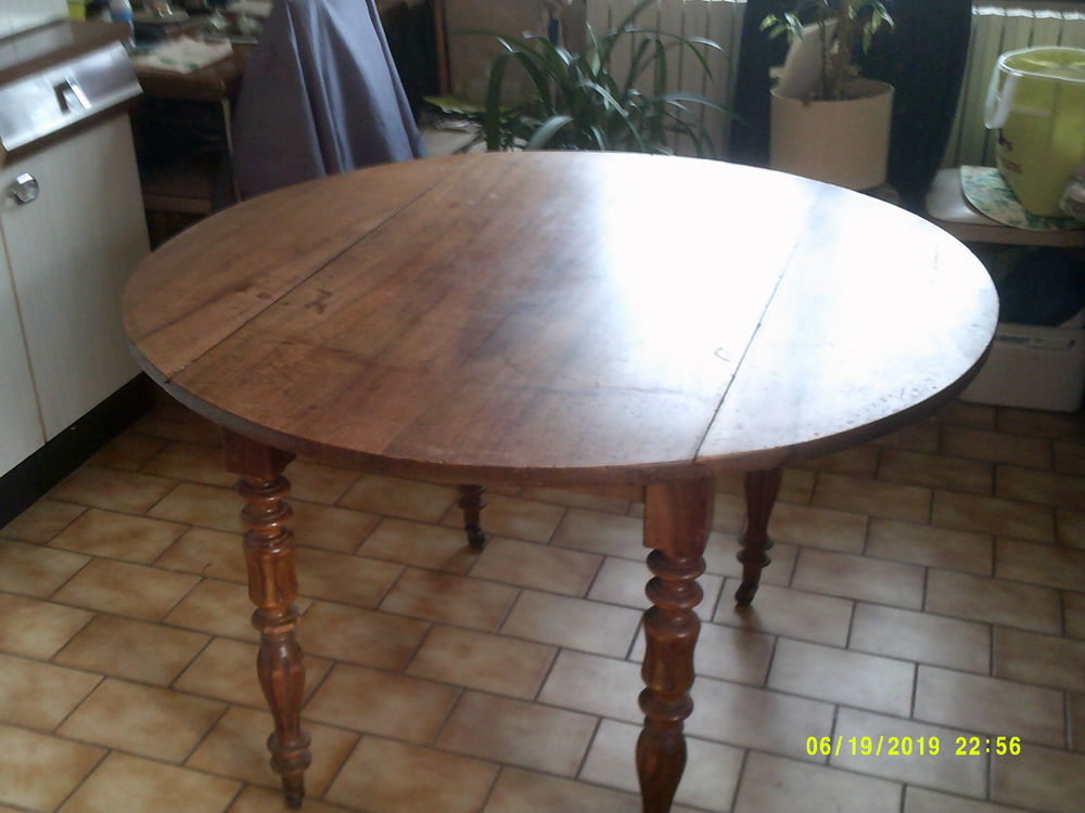 Table ronde 150 Saint-Laurent-de-la-Pr�e (17)
