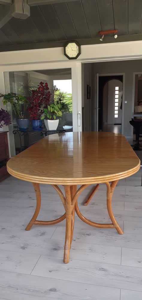 Table rotin 12 couverts 320 Chavagnes-en-Paillers (85)